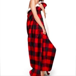 Victoria’s Secret Sherpa buffalo check red and black throw blanket 50x60